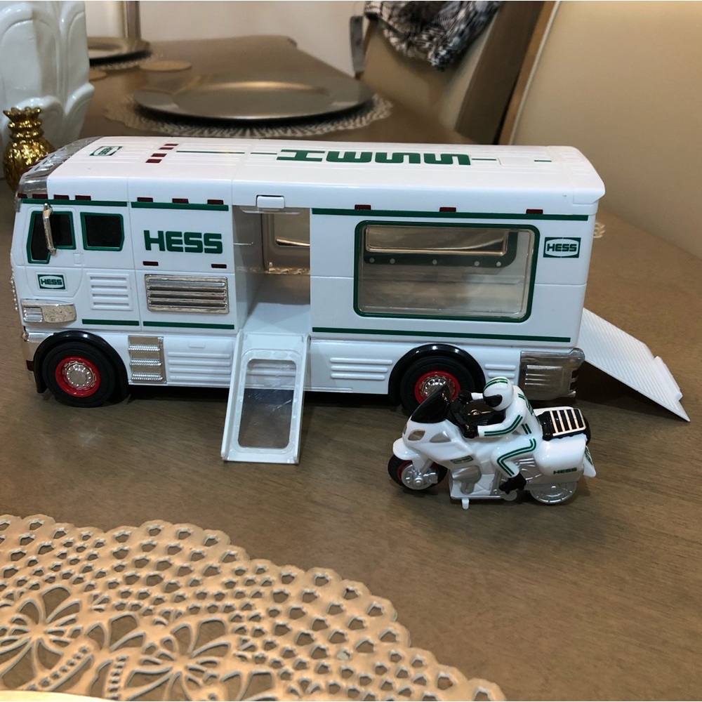 HESS 2018 RV With ATV and Motorbike Motorcycle Collector Collection Set - Picture 1 of 10